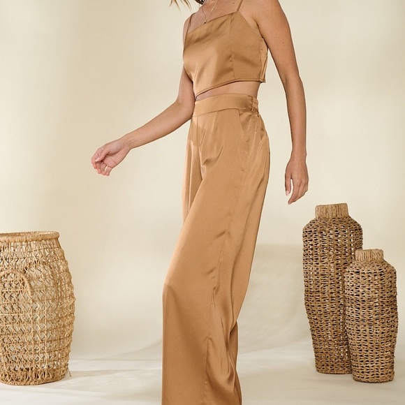 2 piece satin set in color beige - Picture 4 of 5